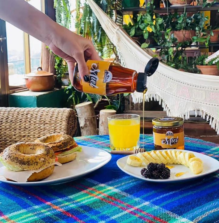 Miel La Reforma servida en el desayuno
